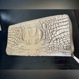 Brahmin wristlet